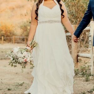 David’s Bridal wedding dress sleeveless size 16